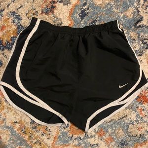 dry tempo running shorts